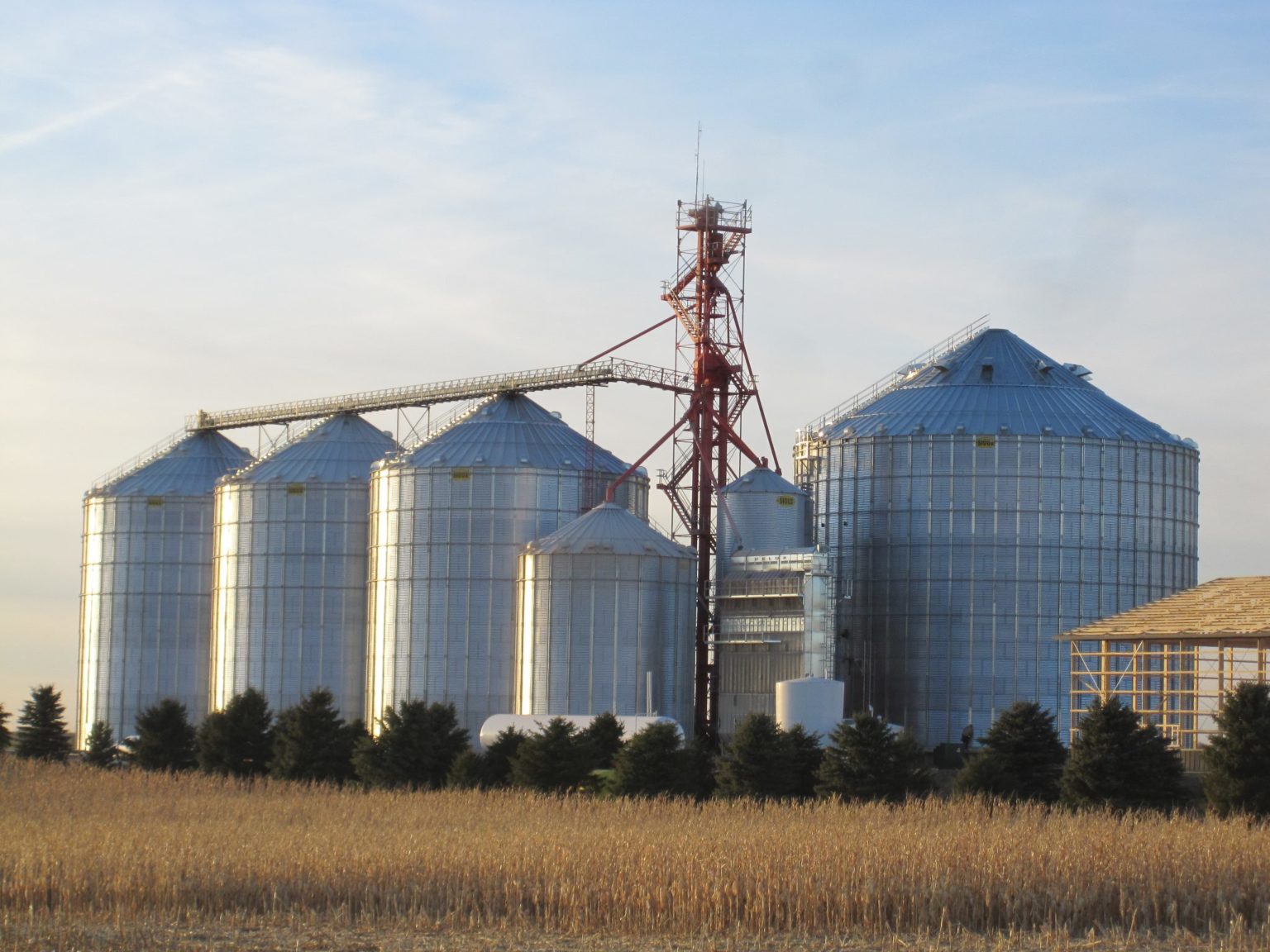 Grain Dryer Features | Vacuum-Cooled Design | Delux Manufacturing